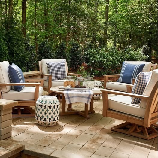 SOMERSET DEEP SEATING SWIVEL ROCKER LOUNGE CHAIR