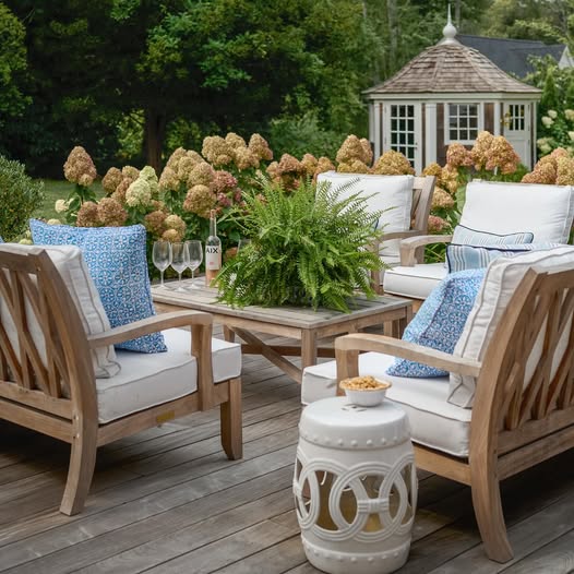 SOMERSET LOUNGE CHAIR