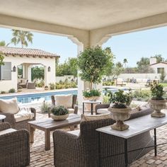 SAG HARBOR SOFA